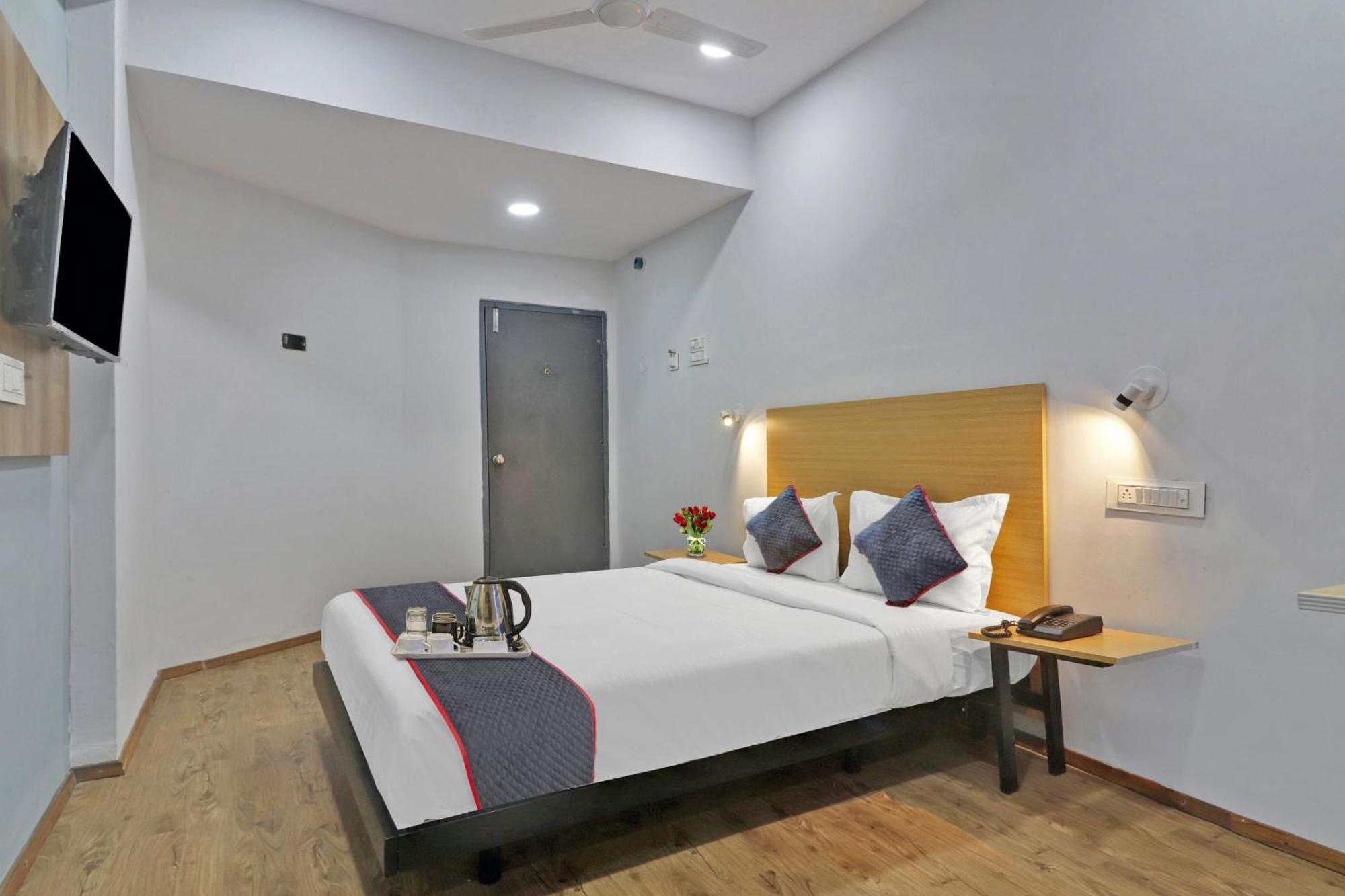 Townhouse S Continental Hotel Haiderabad Buitenkant foto