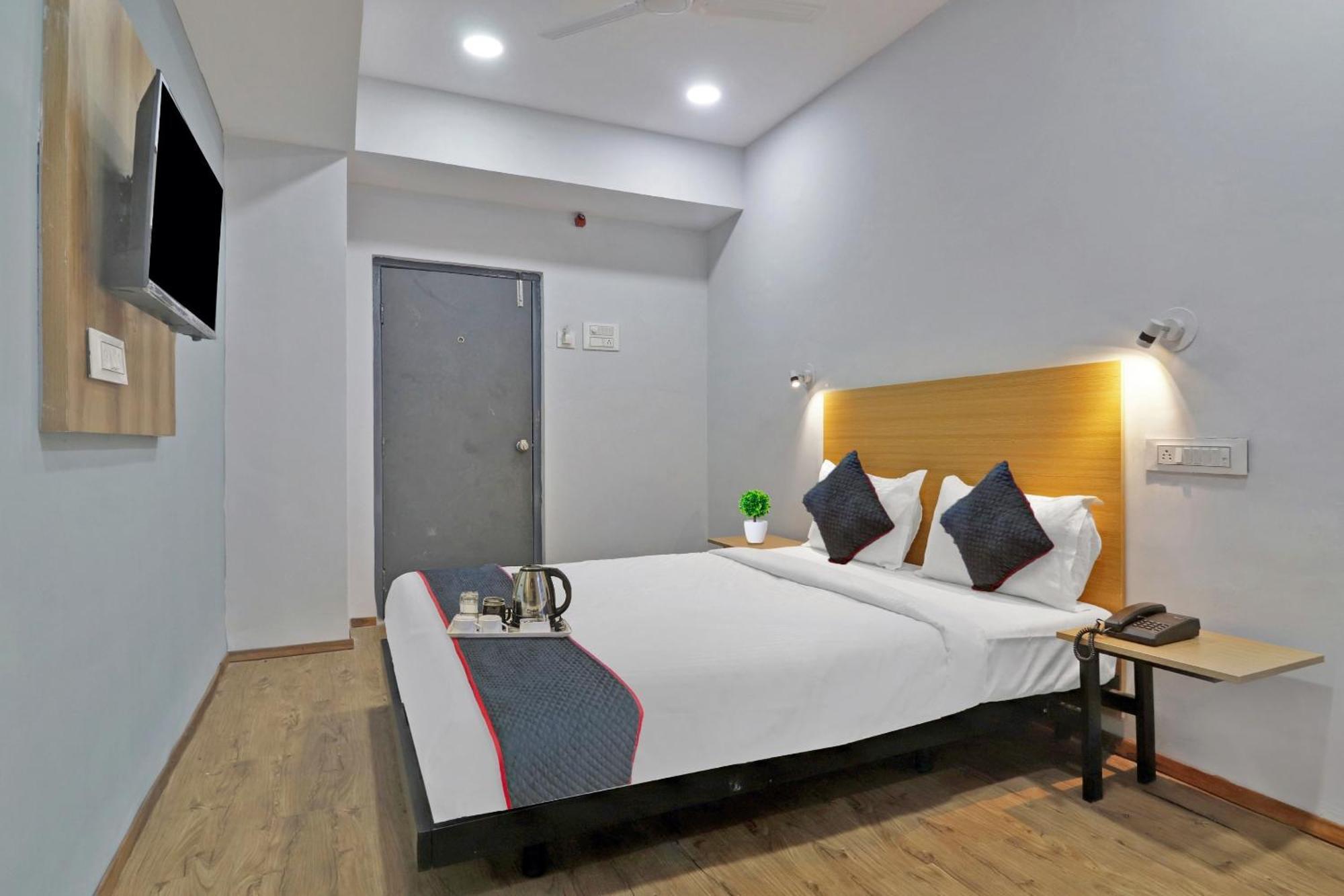 Townhouse S Continental Hotel Haiderabad Buitenkant foto