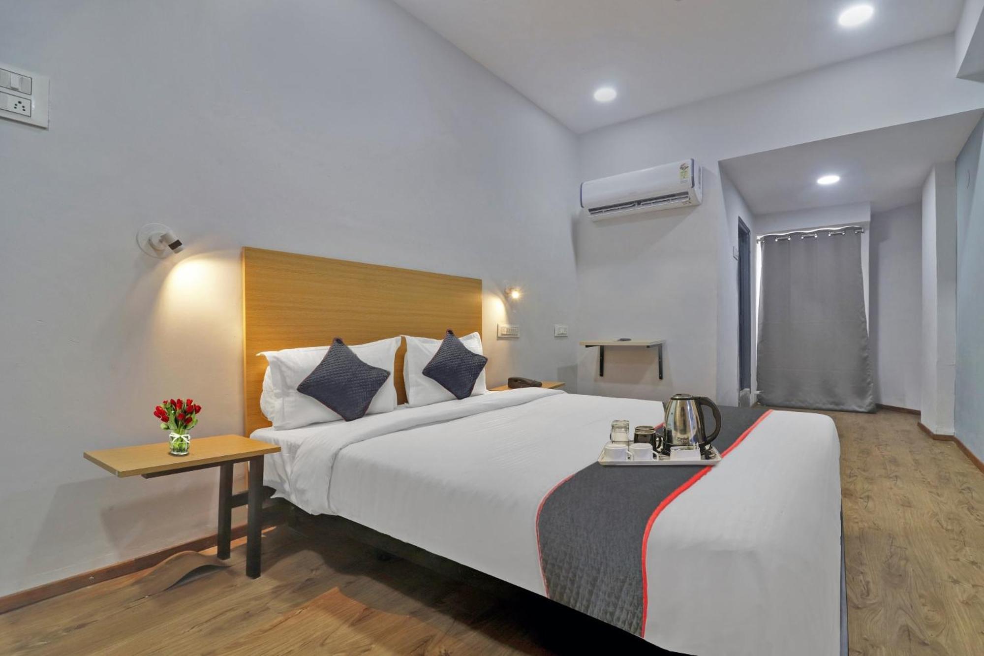 Townhouse S Continental Hotel Haiderabad Buitenkant foto